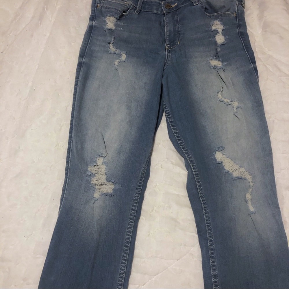 EUC Hollister frayed ankle distressed jeans